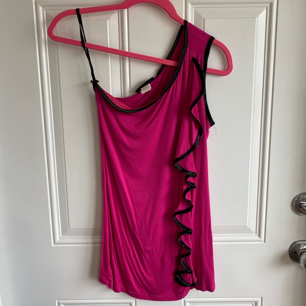One shoulder top.